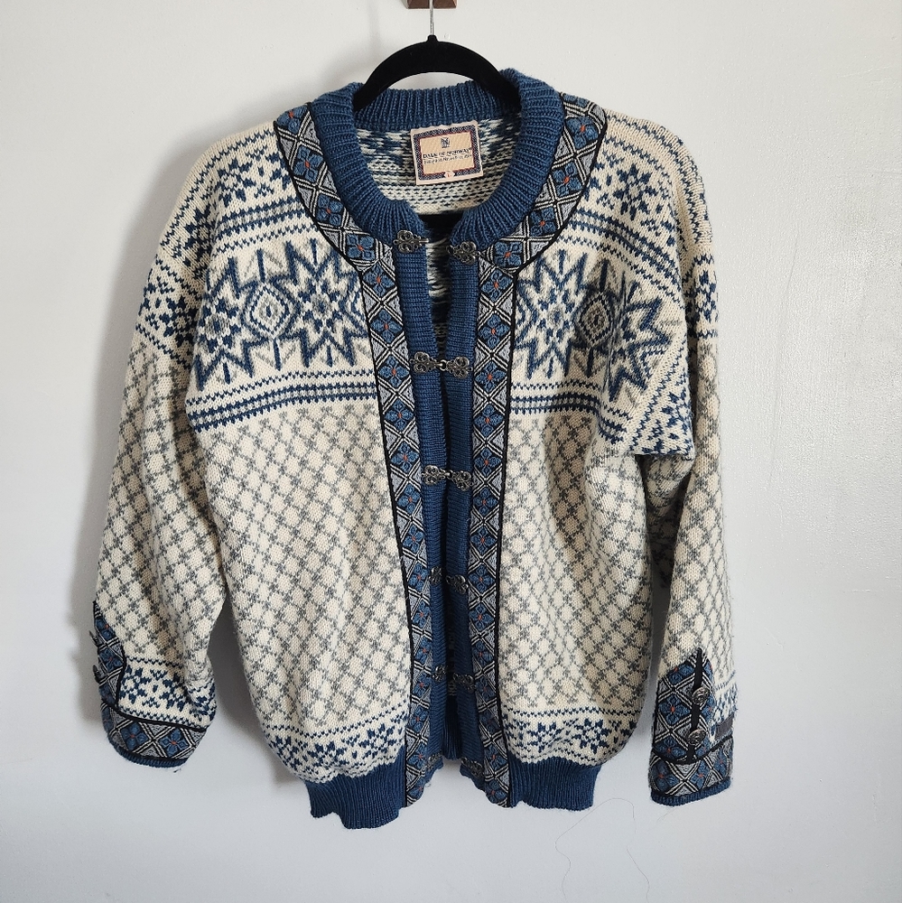 Vintage Dale of Norway Sweater - great condition